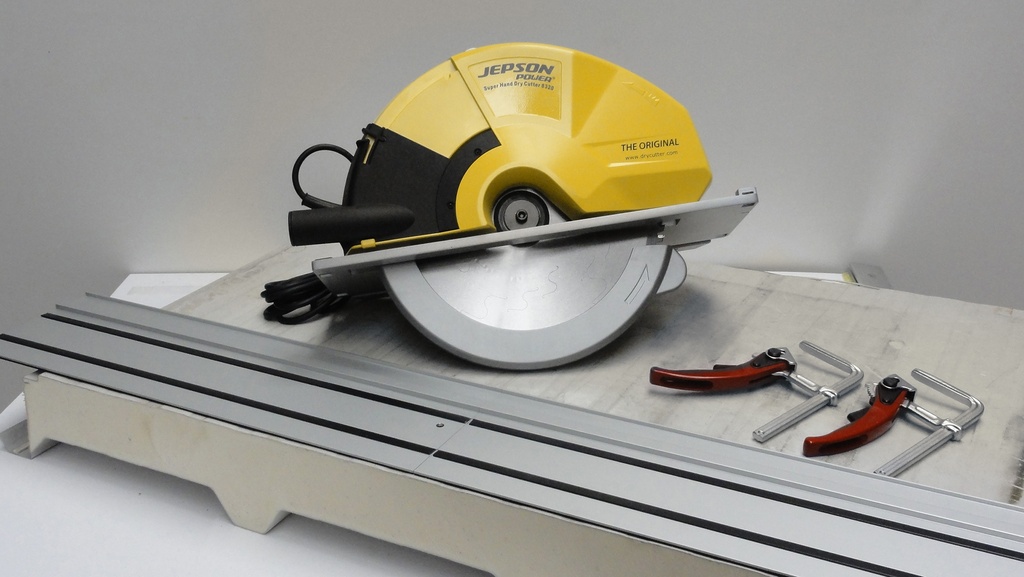 Super Hand Dry Cutter 8320 with Ø 320/84T saw blade and